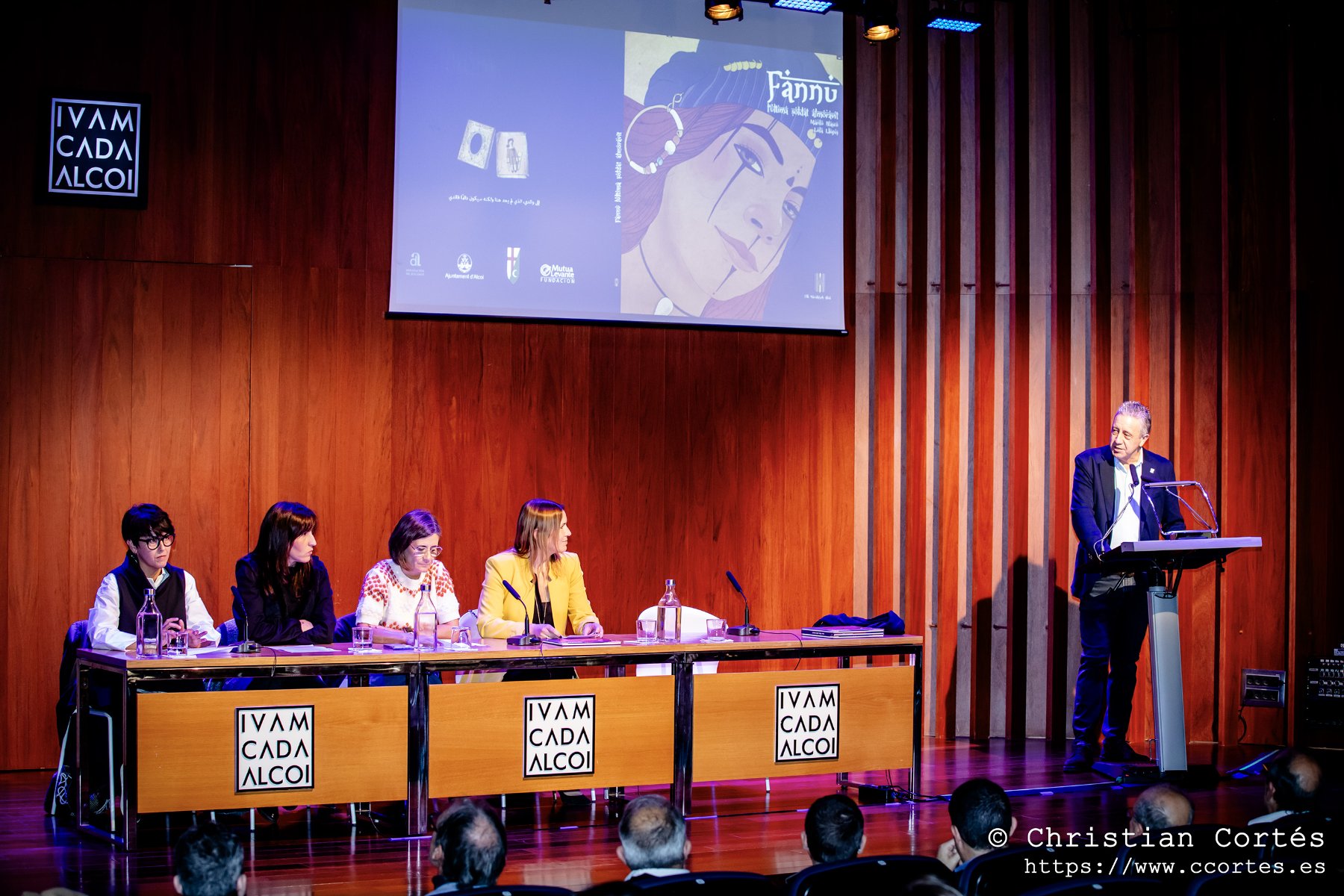 20241114 PresentacioLlibreFannu IvamCada 07