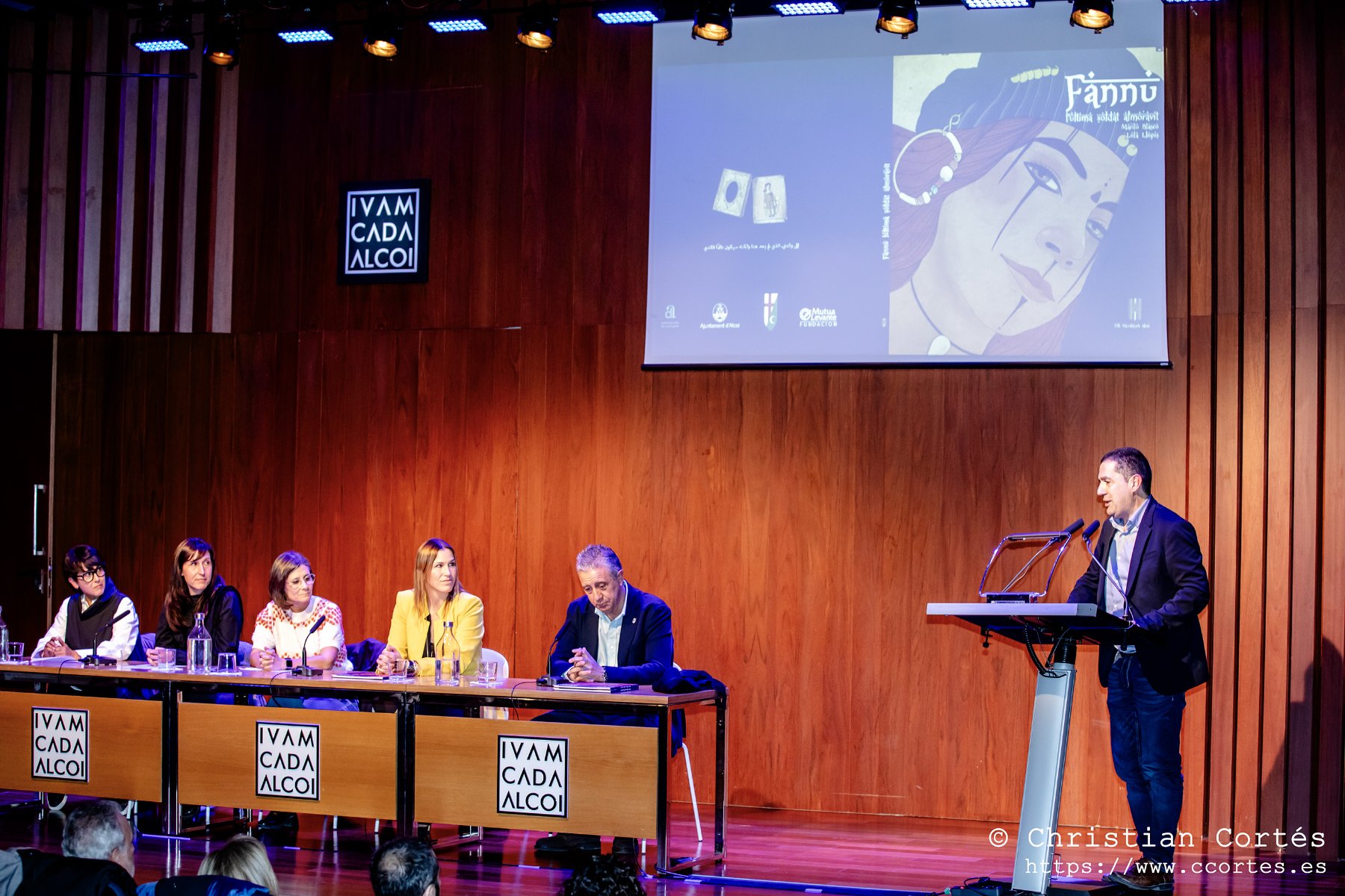 20241114 PresentacioLlibreFannu IvamCada 26