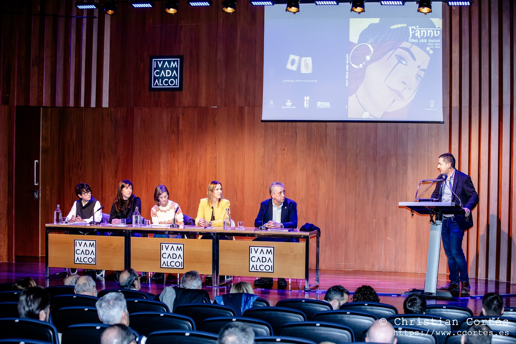 20241114 PresentacioLlibreFannu IvamCada 29